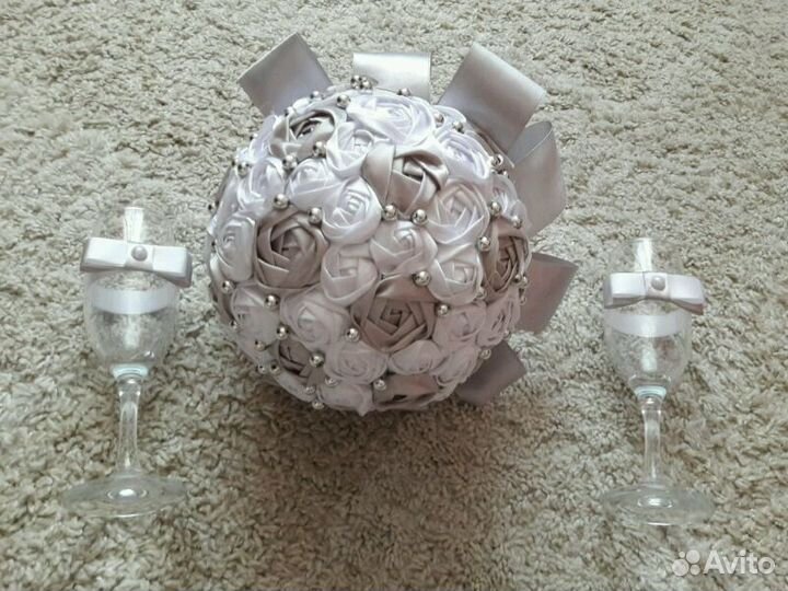 Букет для невесты и бокалы