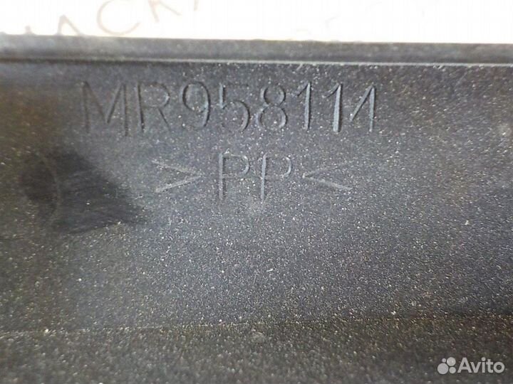 Воздухозаборник (внутри) Mitsubishi Grandis 2003