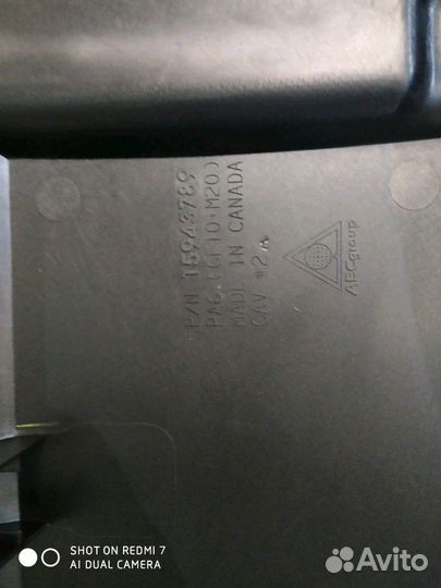 Крышка двигателя Cadillac Escalade 3 Tahoe