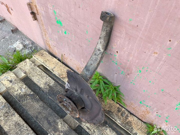 Передняя ступица, поворотный кулак правая Mercedes