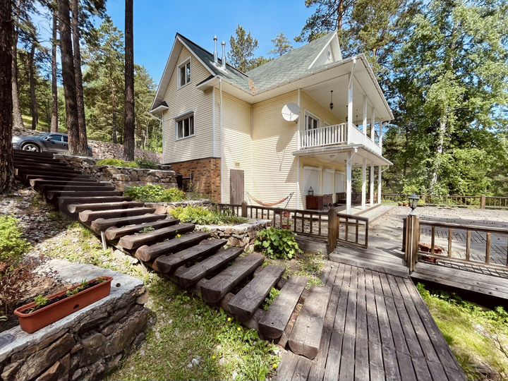 Дом 220,6 м² на участке 13 сот.