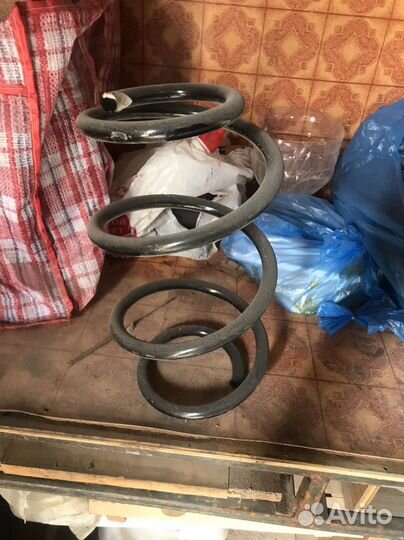 Пружина передняя