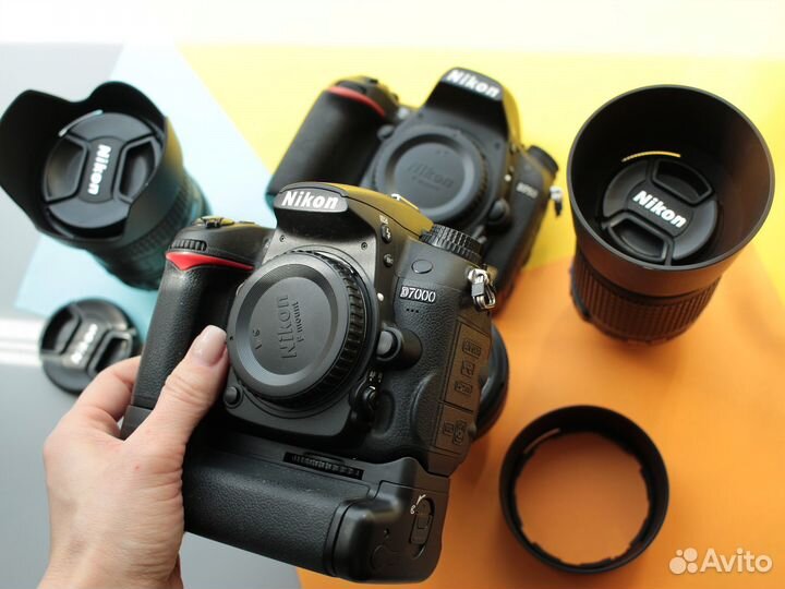 Зеркальный фотоаппарат Nikon с объективом