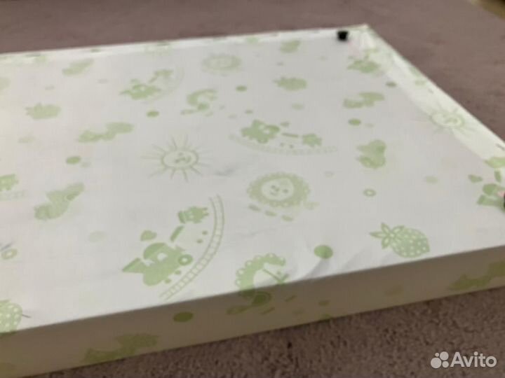 Пеленальная доска на кроватку