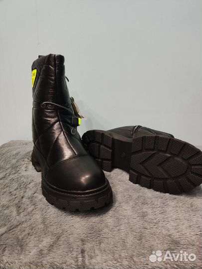 Ботинки зимние 36 размер на девочку