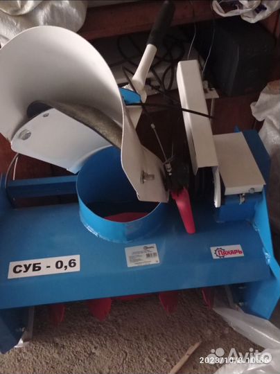 Снегоуборочная приставка к мотоблоку