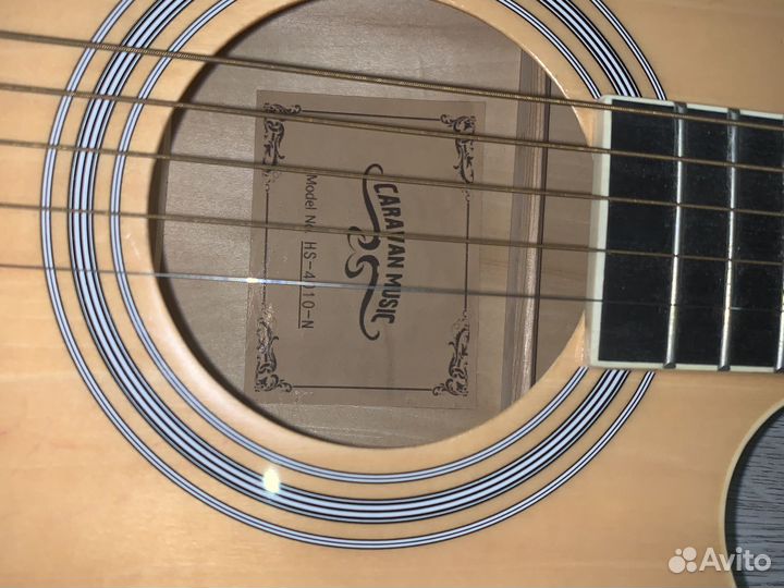 Акустическая гитара 