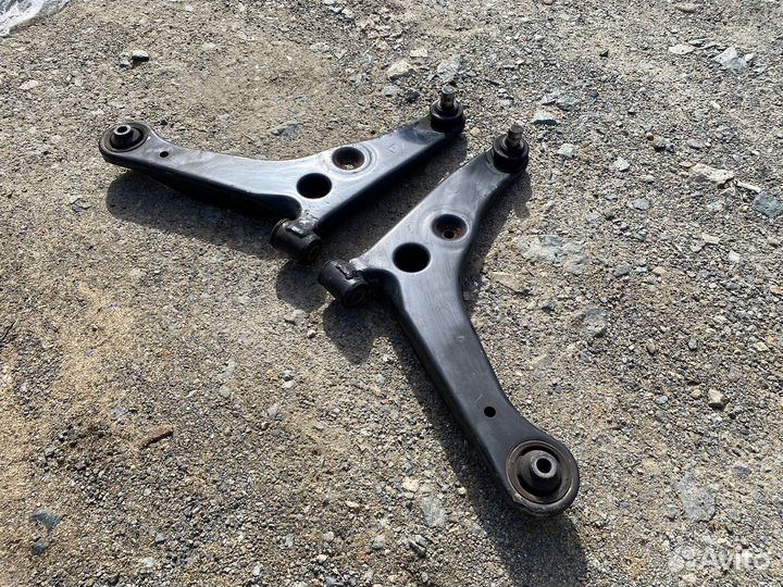 Рычаги передние пара Mitsubishi Lancer 9