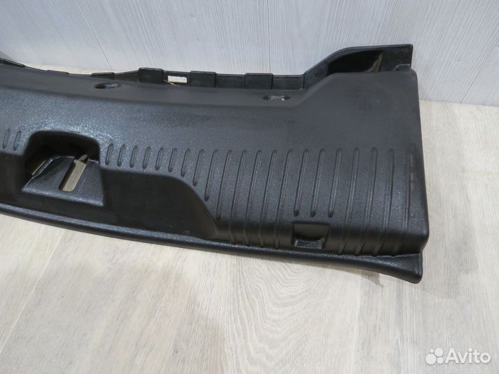 Кожух багажника Jaguar XF