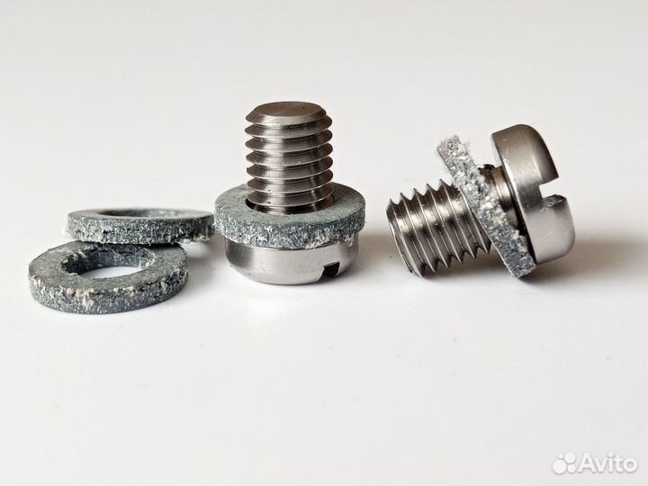 Винт, пробка редуктора лодочного мотора