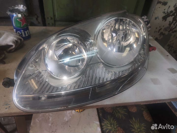 Фара левая vw jetta golf 5