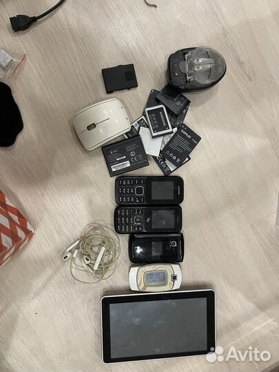 Телефоны,провода, и тд