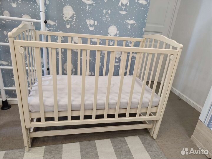 Детская кровать с маятником Можга красная звезда