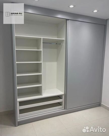 Современный шкаф купе