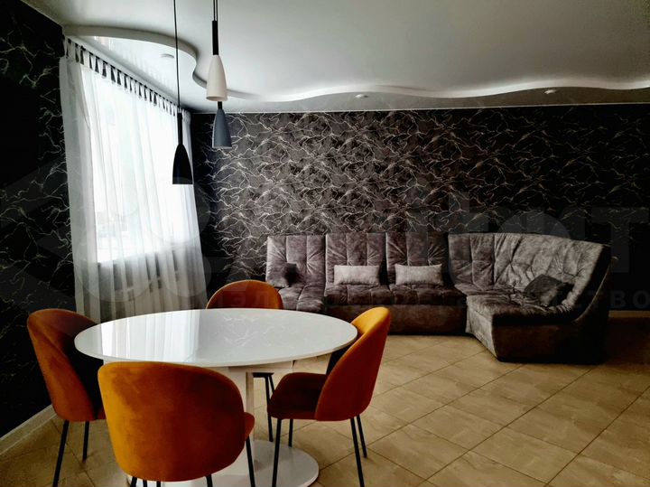 2-к. квартира, 70 м², 1/18 эт.