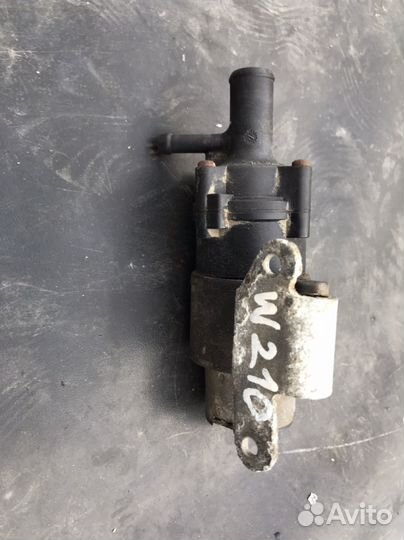 Насос антифриза дополнительный Mercedes w210