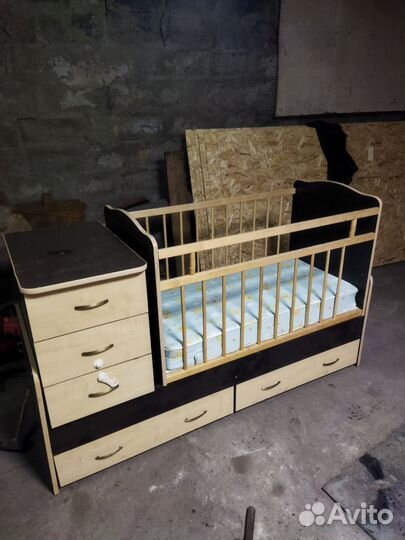 Детская кроватка с ящиками