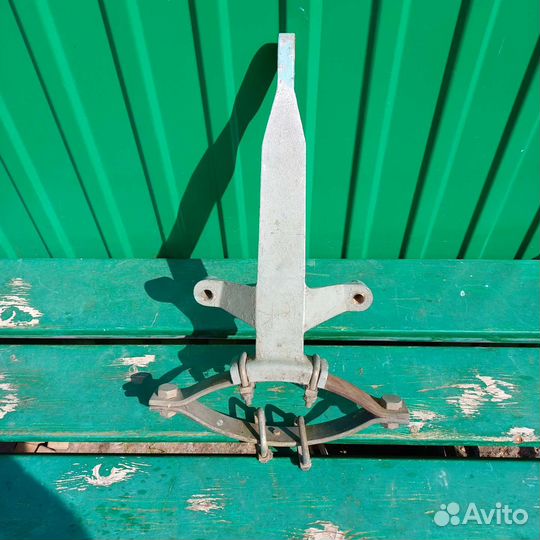 Кронштейн с амортизатором от тележки