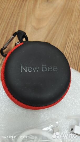 Bluetooth-гарнитура New Bee LC-B41 с кейсом