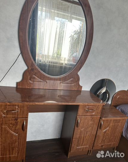 Спальный гарнитур