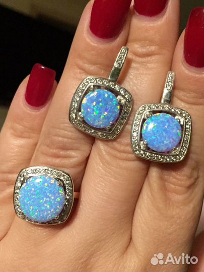 Серьги и кольцо с опалом очень яркие