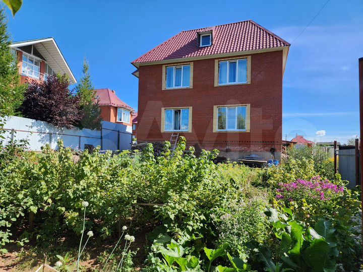 Коттедж 220 м² на участке 6 сот.