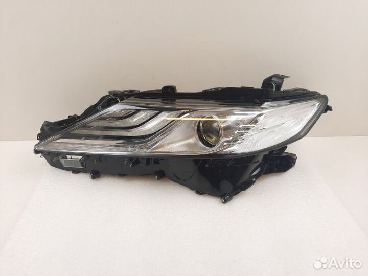 Фара левая Toyota Camry V70 2020-2023