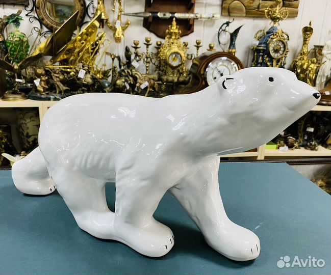 Статуэтка белый медведь. Фарфор