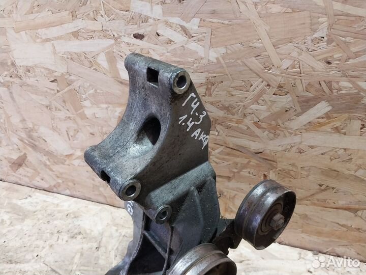 Кронштейн генератора Volkswagen Golf 4 1.4 AKQ