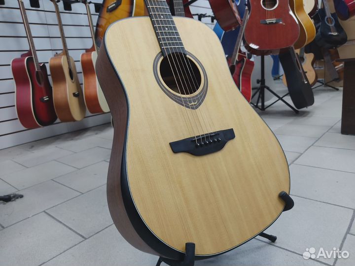 Акустическая гитара Flight массив