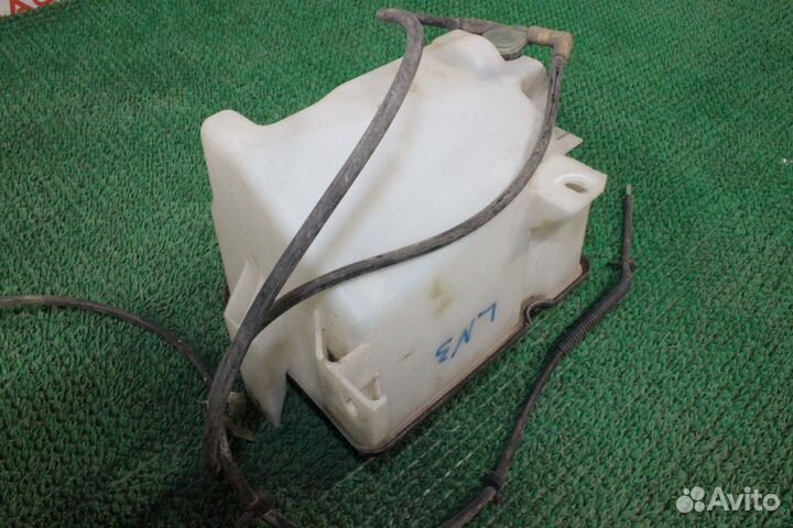 Бачок стеклоомывателя Lincoln Navigator 1