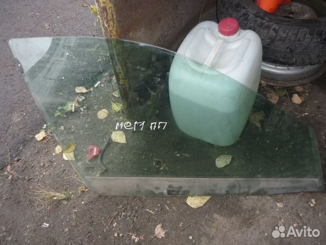 Стекло двери переднее правое Рено меган 1