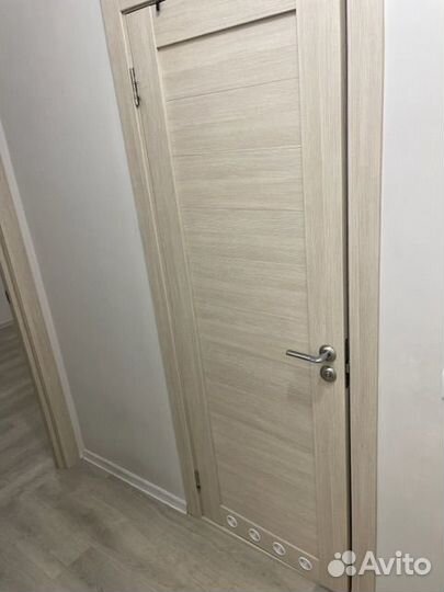 Двери межкомнатные с коробкой б/у 70 см