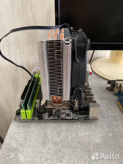 Материнская плата с процессором и памятью