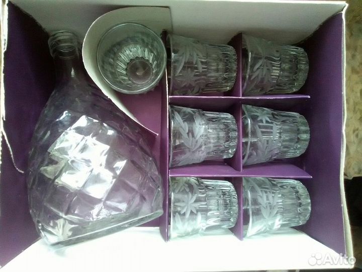 Чайник,набор рюмок с графином и другое