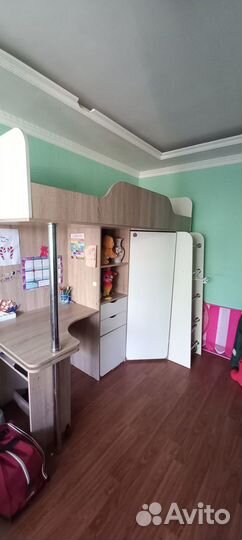 Детская кровать чердак со столом и шкафом