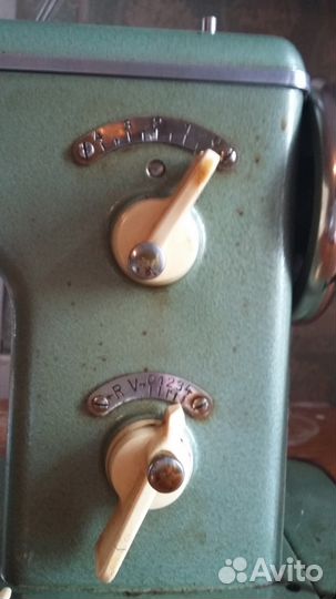 Ножная швейная машинка