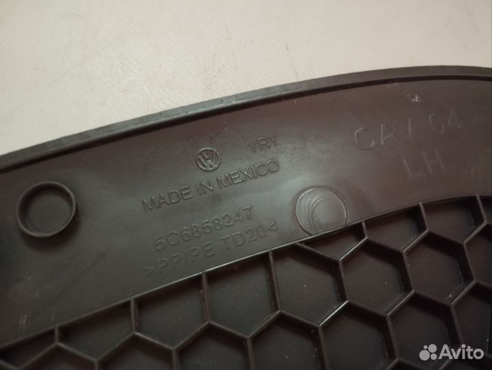 Накладка торпедо левая Volkswagen Jetta 6