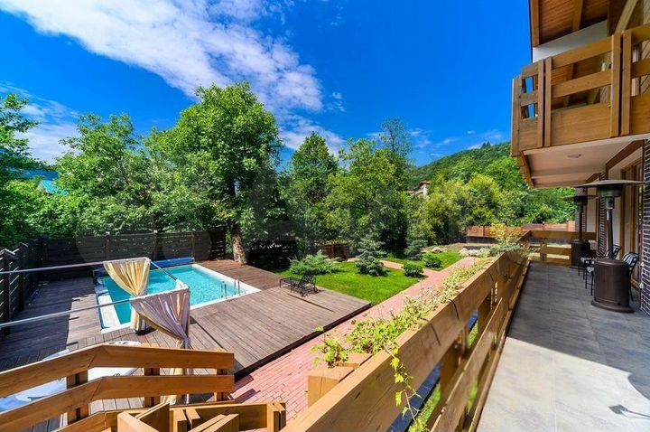 Дом 370 м² на участке 15 сот.