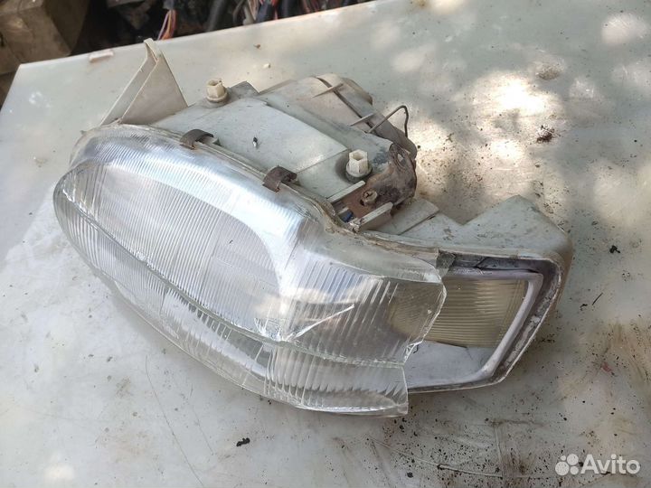 Битая фара левая форд эскорт 5 рест