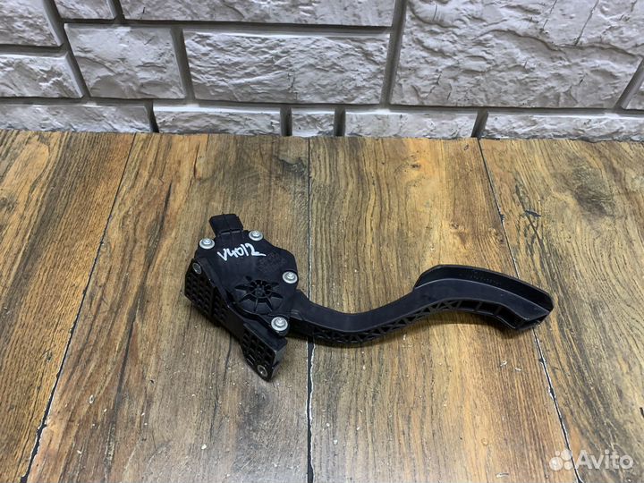 Toyota Camry V40 Педаль газа