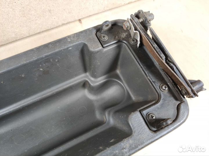 Крышка подлокотника Toyota Carina E