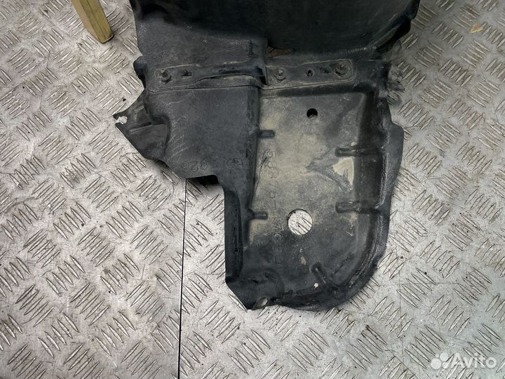 Подкрылок передний левый Toyota Prius 30