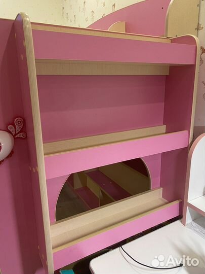 Детская кровать чердак,шкаф и 2 полки