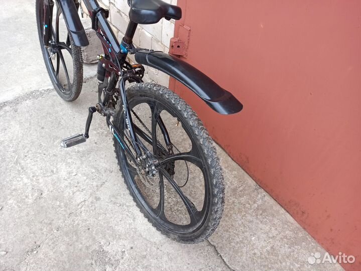 Велосипед на литых дисках 26 дюймов