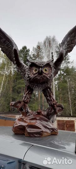 Резное панно из дерева