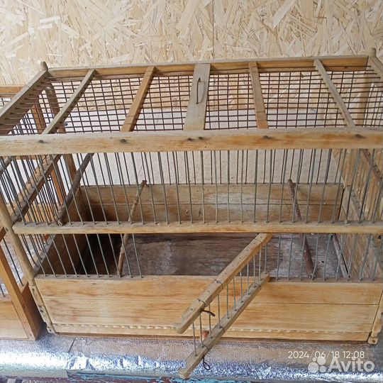 Клетка для птиц из дерева