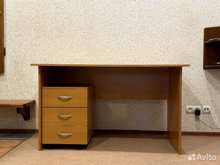 Письменный стол IKEA икея с тумбочкой