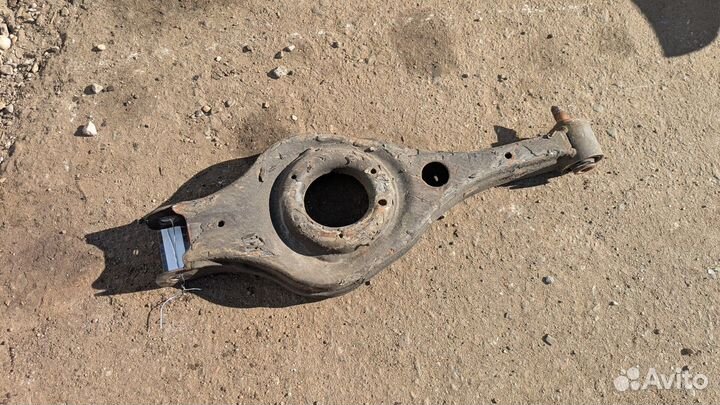 Рычаг подвески левый задний Hyundai Sonata NF