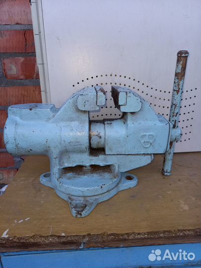 Тиски,тисы СССР слесарные, поворотные